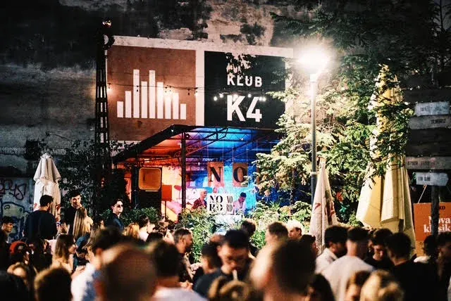 Dvorišče na Kersnikovi 4